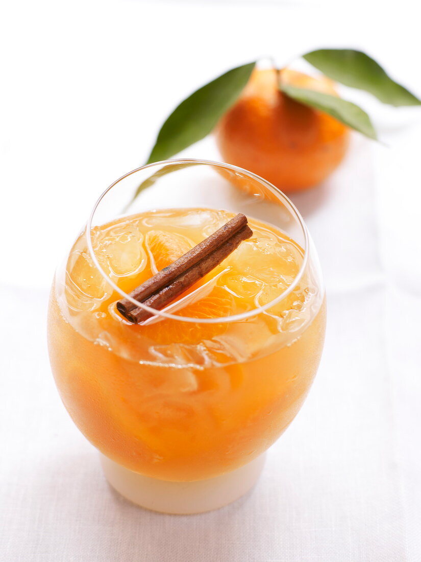 Klementinensüppchen mit Zimt, im Glas serviert