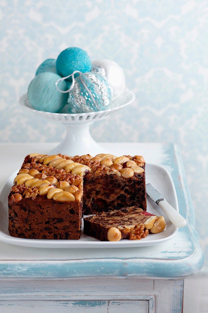 Gebackerner Irish Pudding mit Nüssen zu Weihnachten