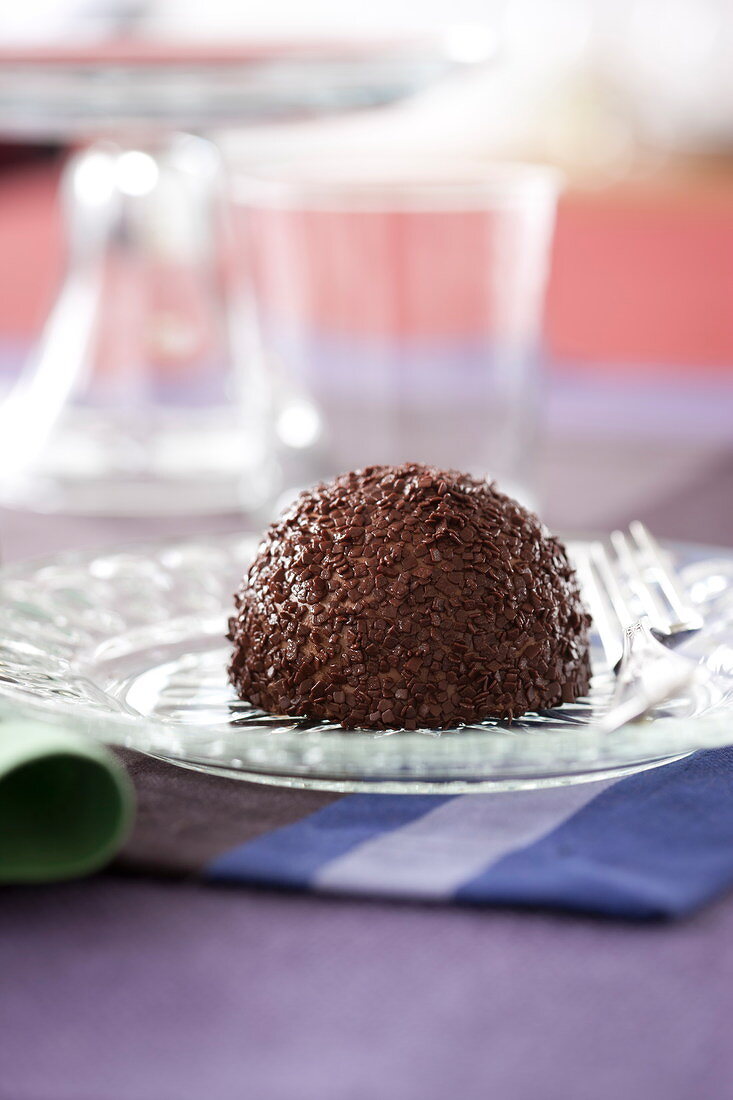 Chocolate meringue dome