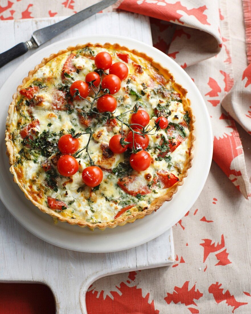 Tarte mit Paprika, Spinat und Tomaten (vegetarisch)