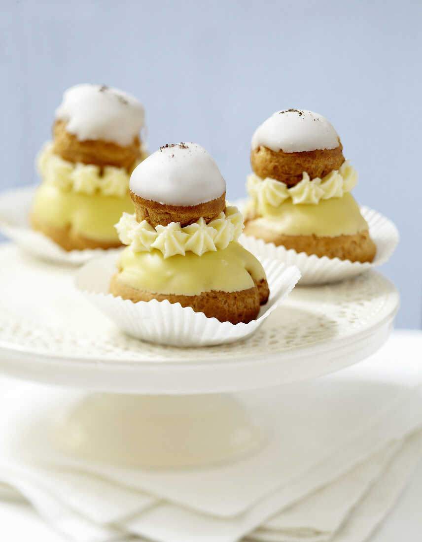 Rum and vanilla Religieuses