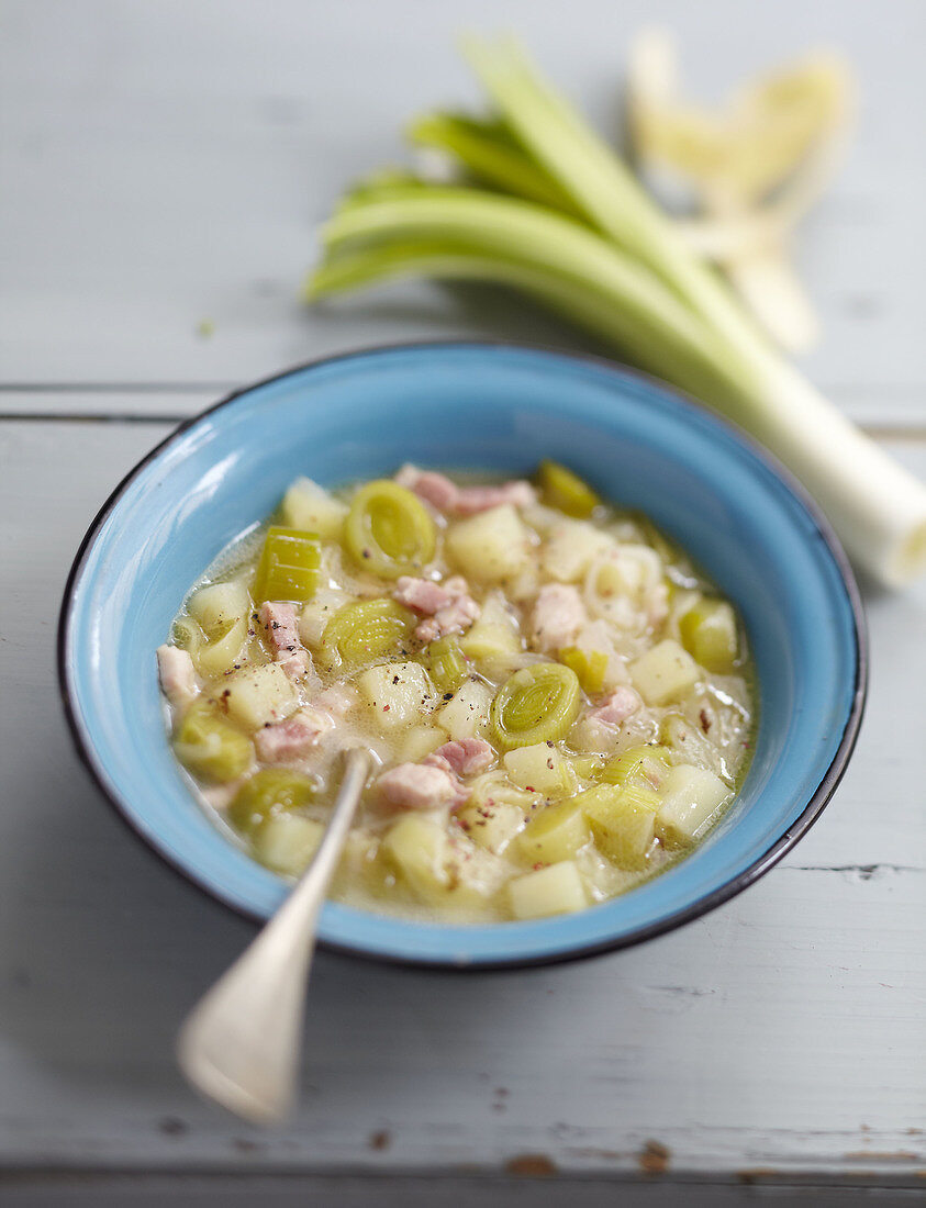 Lauch-Kartoffel-Suppe mit französischem Speck