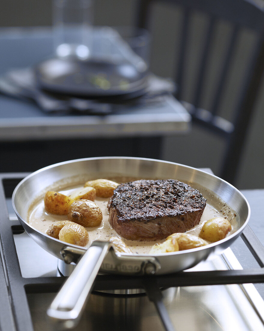 Flambiertes Rindersteak mit Pfefferkruste