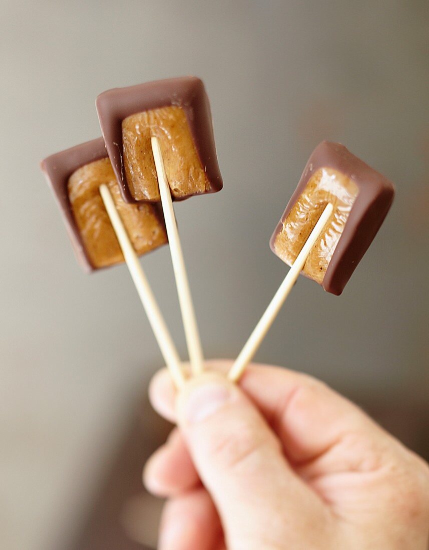Chocolate-toffee lollipops