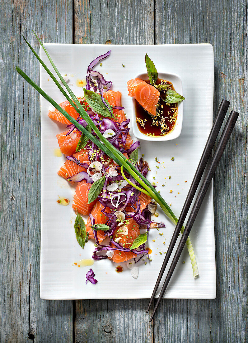 Salmon Sashimi with red cabbage and green sesame seeds