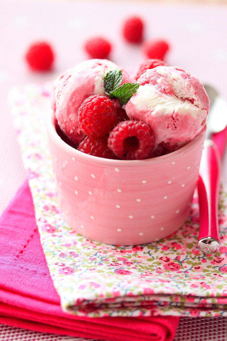 Vanilla-raspberry ice cream