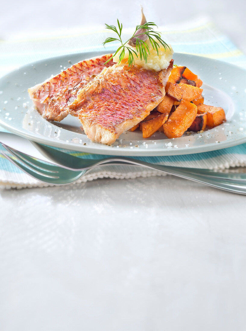 Red mullet fillets with pureed garlic and roasted sweet potatoes