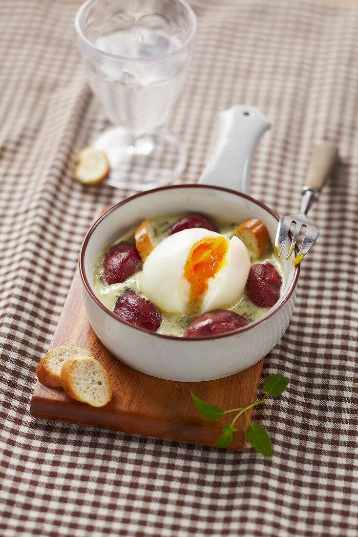 Soft-boiled egg and gizzard small casserole dish