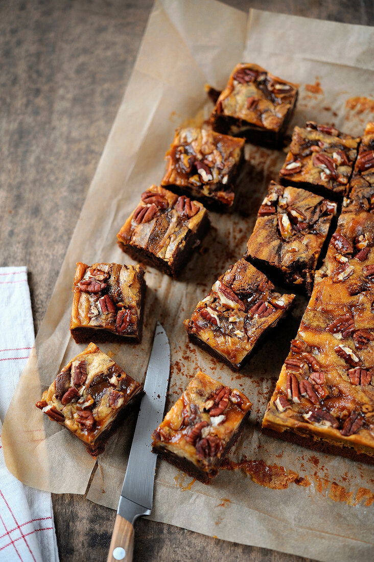 Marbled pecan brownies