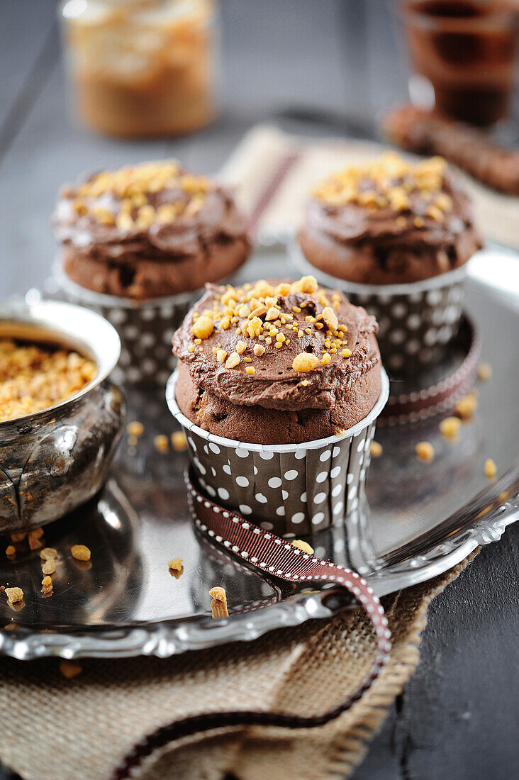 Erdnussbutter-Cup Cakes mit Schokoladen-Ganache