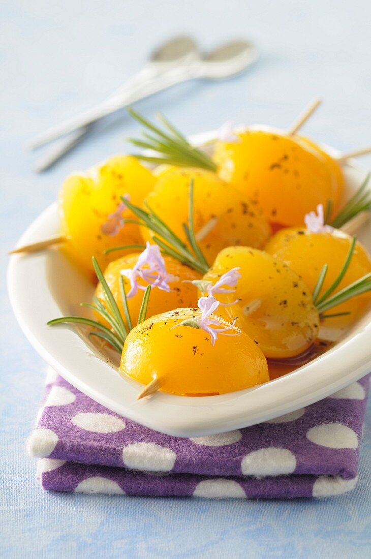 Apricot and rosemary brochettes