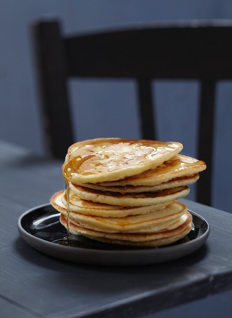 Pancakes mit Ahornsirup