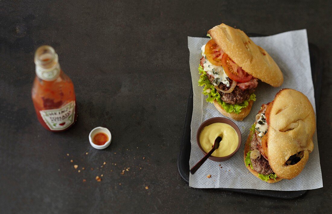 Charolais meat and Roquefort burger