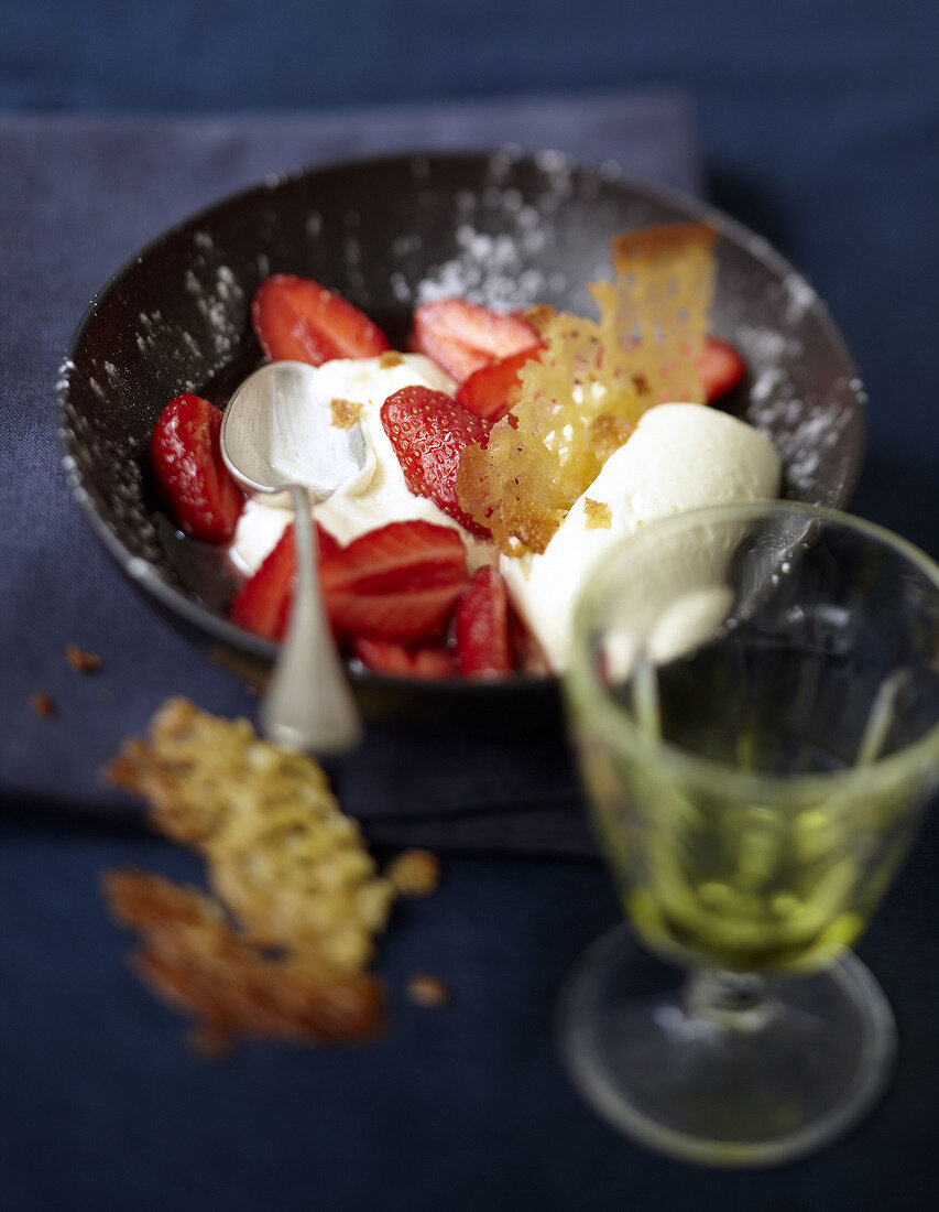 Strawberry fruit salad with white chocolate mousse and Feuillantine