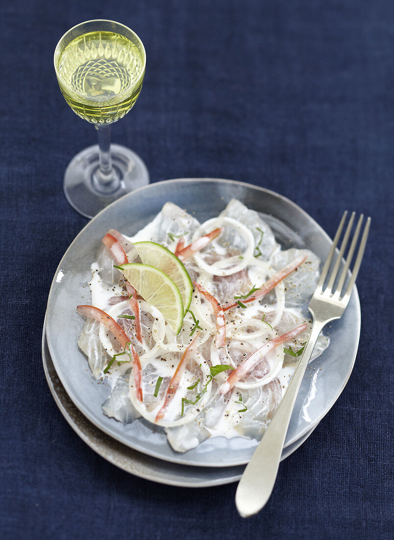 Carpaccio von der Goldbrasse mit Paprika und Limette