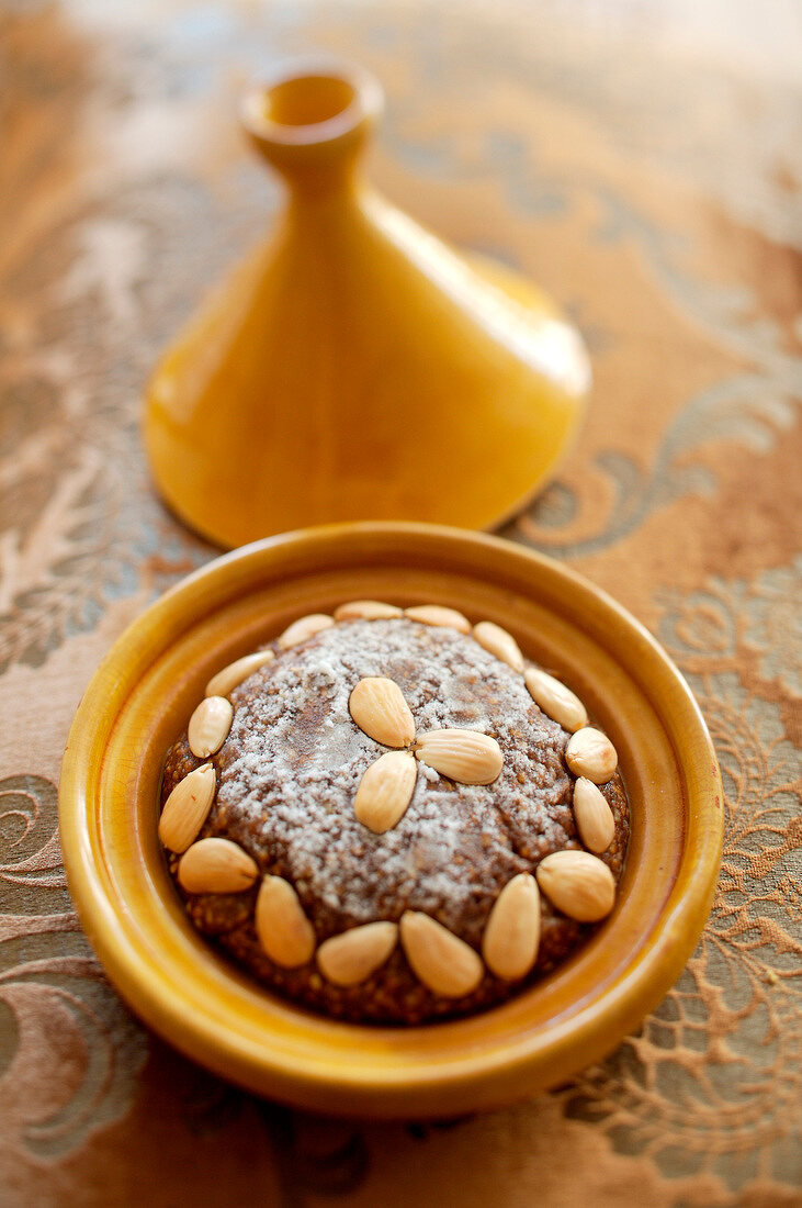 Cinnamon-flavored almond dessert