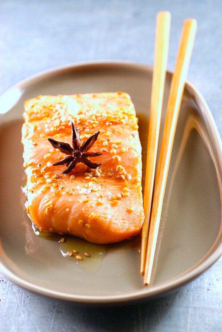 Marinated salmon with soya sauce and sesame seeds