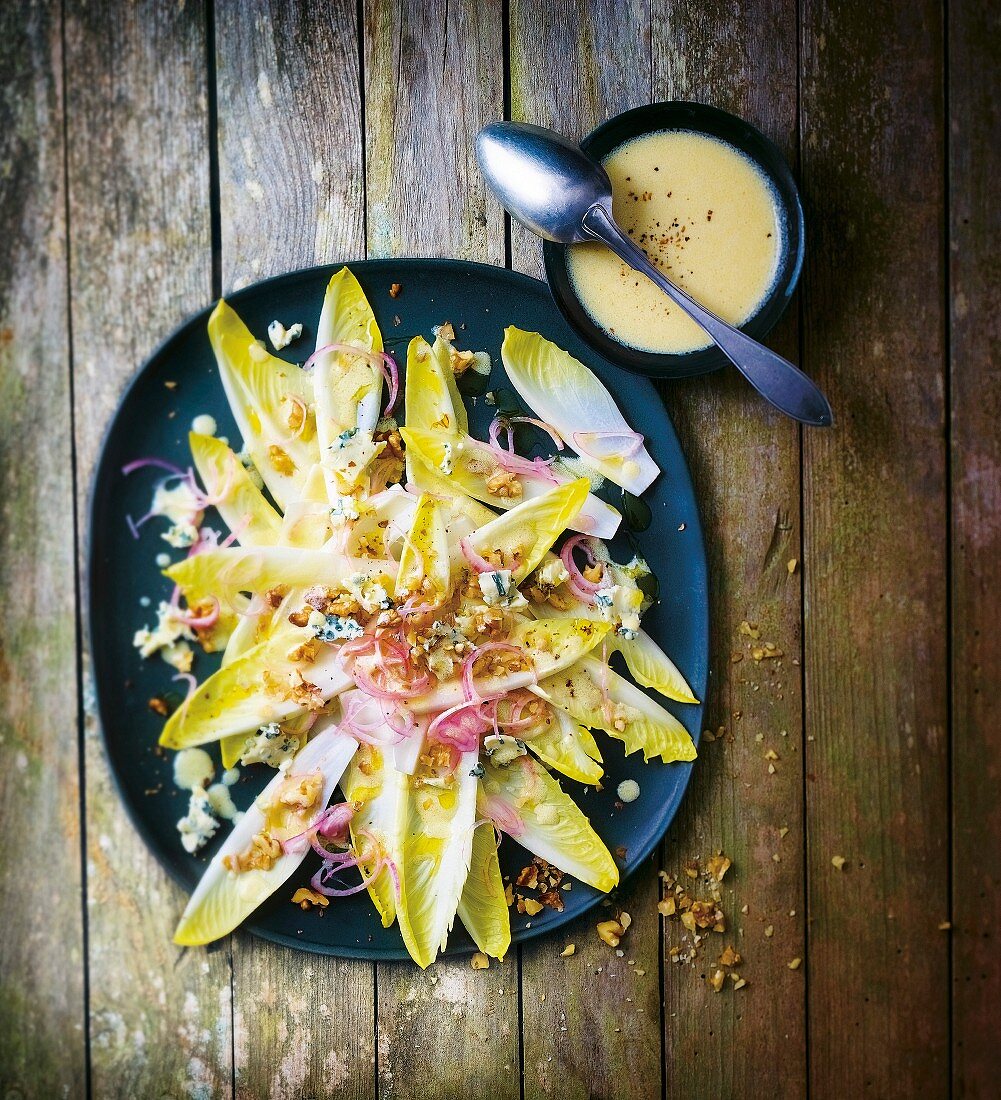 Chicory salad with Roquefort and creamy walnut sauce