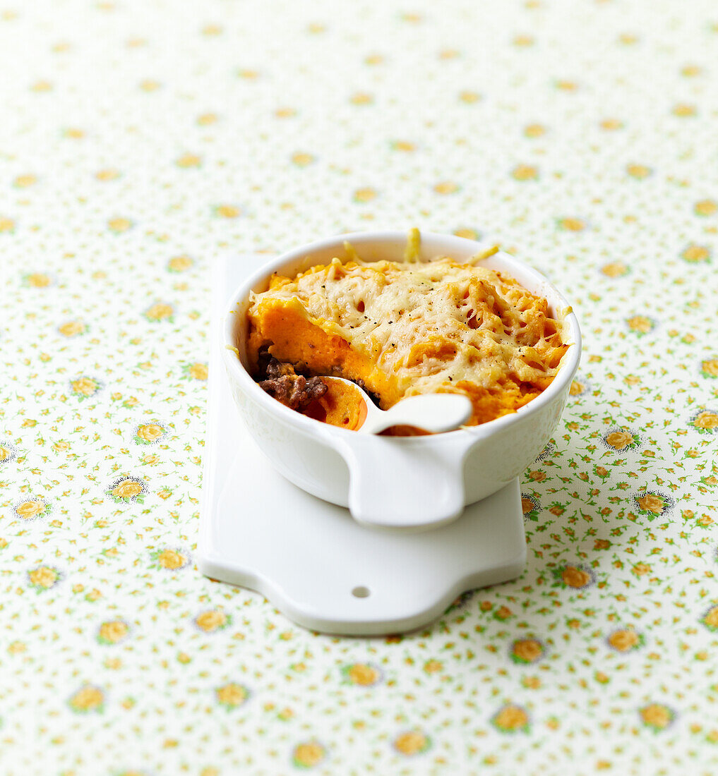 Parmentier mit Rinderhack und Süßkartoffelpüree (Schichtauflauf, Frankreich)