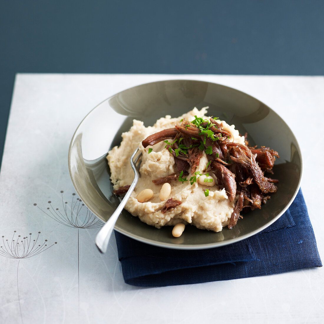 Weisses Bohnenpüree mit Entenconfit