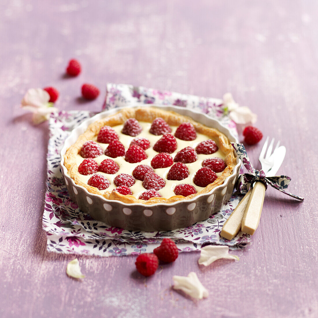 Raspberry and mascarpone pie