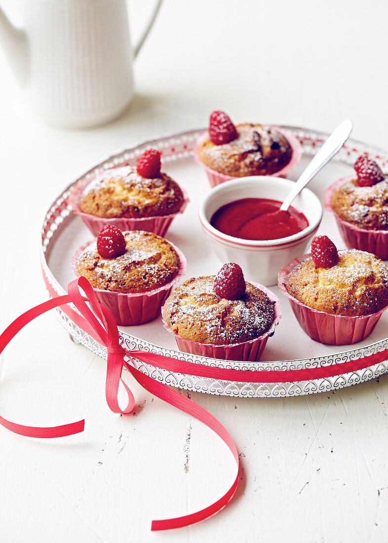 Muffins with raspberry puree