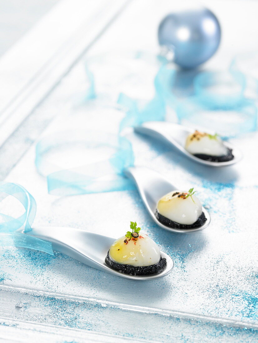 Quail's eggs with caviar