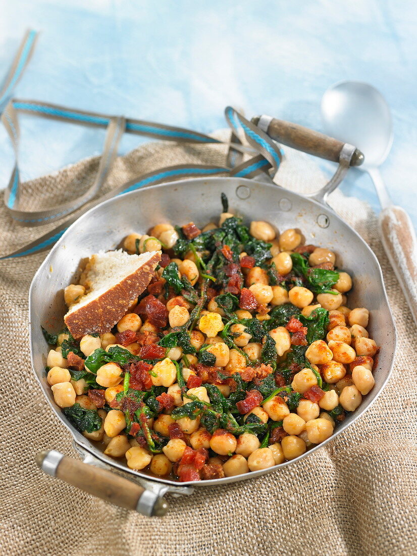Chickpeas with spinach and Chorizo