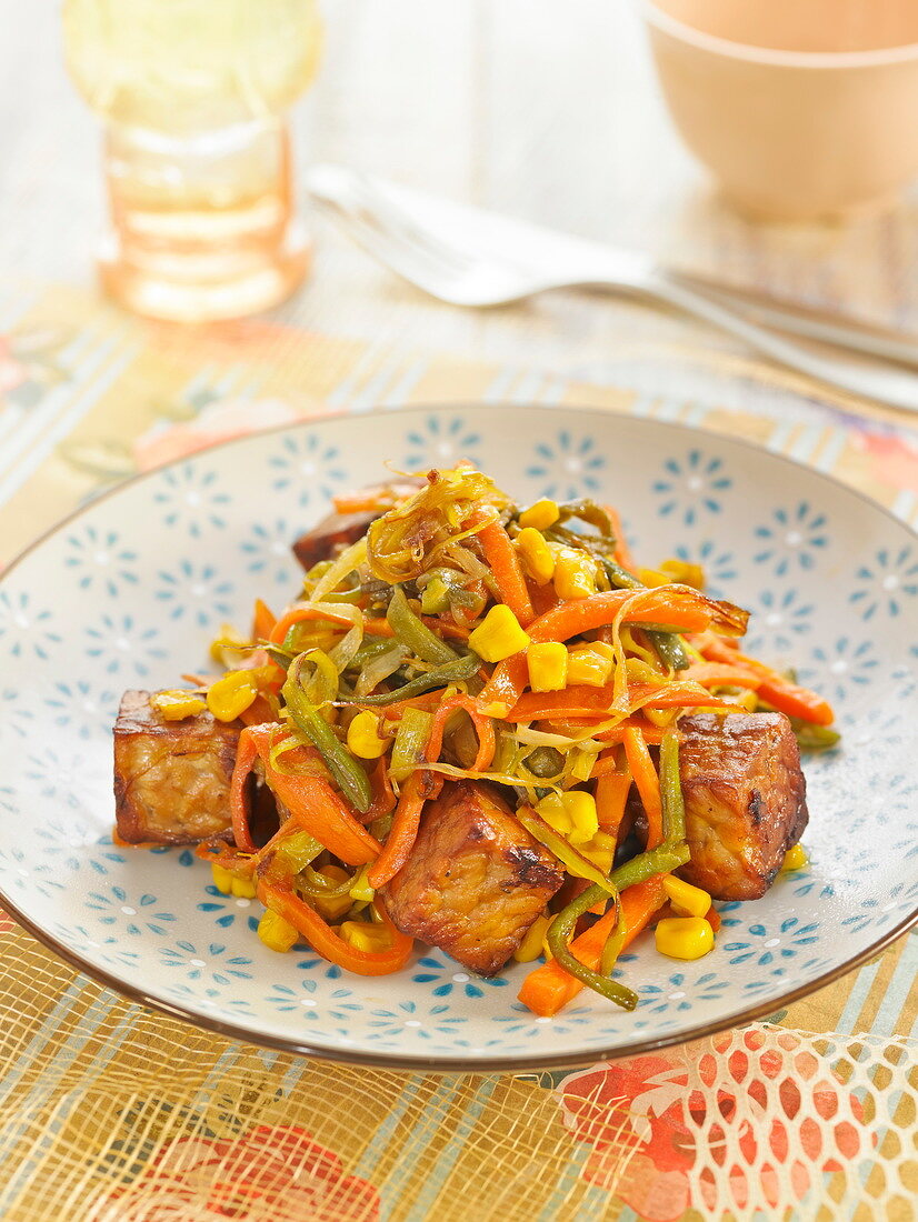 Vegetable and tempeh wok