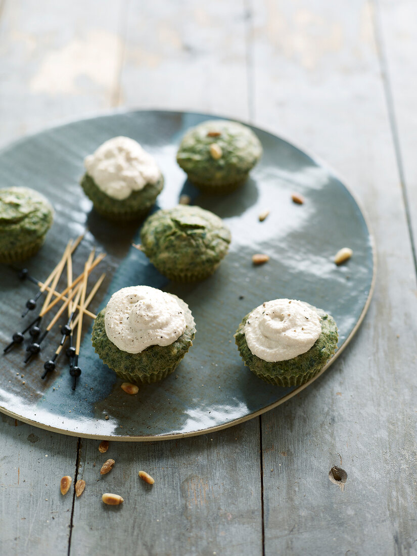 Spinach and nuoc-mâm mini muffins with goat's cheese mousse