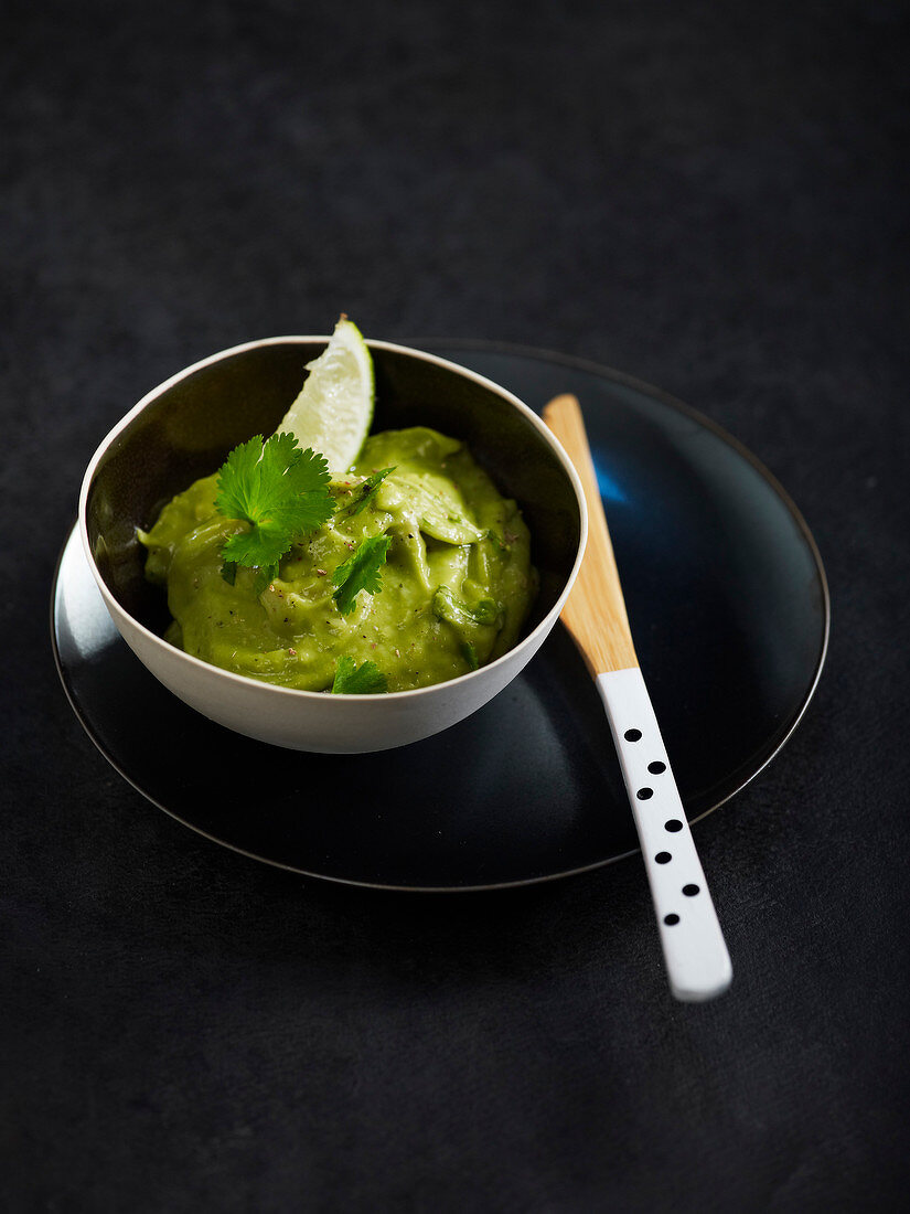 Creamed avocado with lime and hot pepper