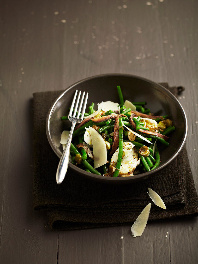 Grüner Bohnensalat mit Parmesan und Sardellen