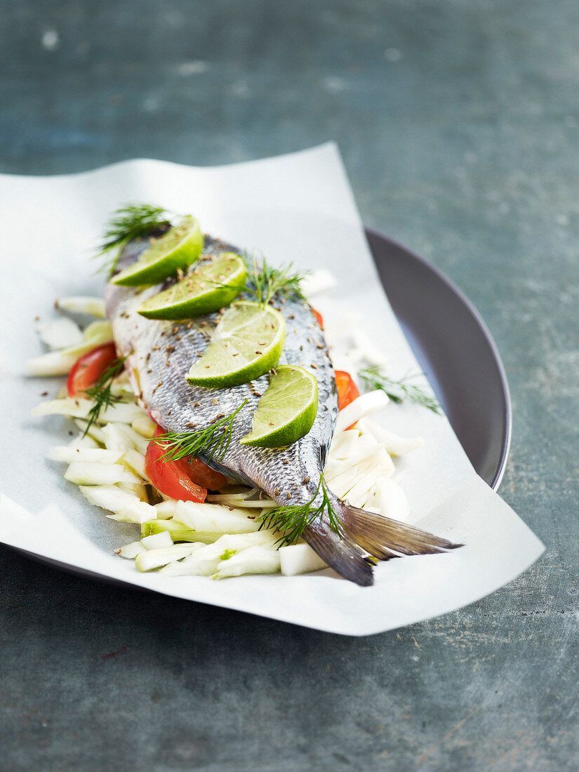 Sea bream and fennel cooked in wax paper
