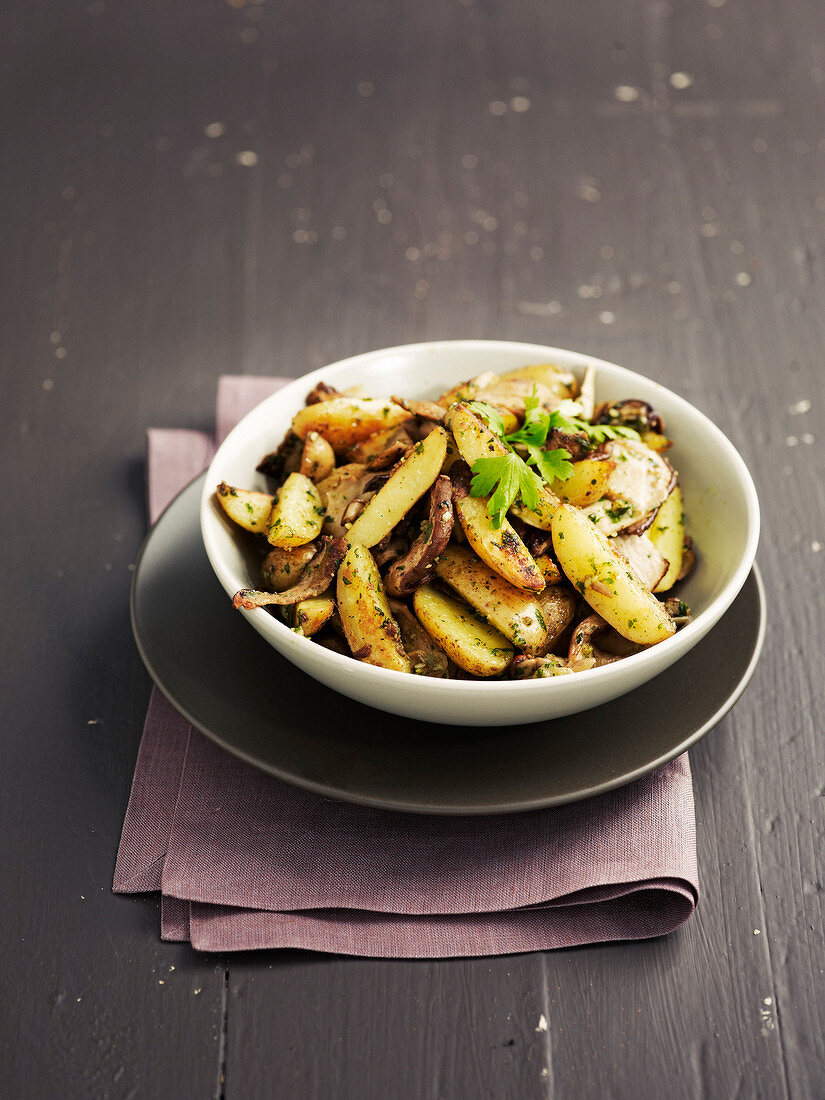 Sauteed potatoes with ceps
