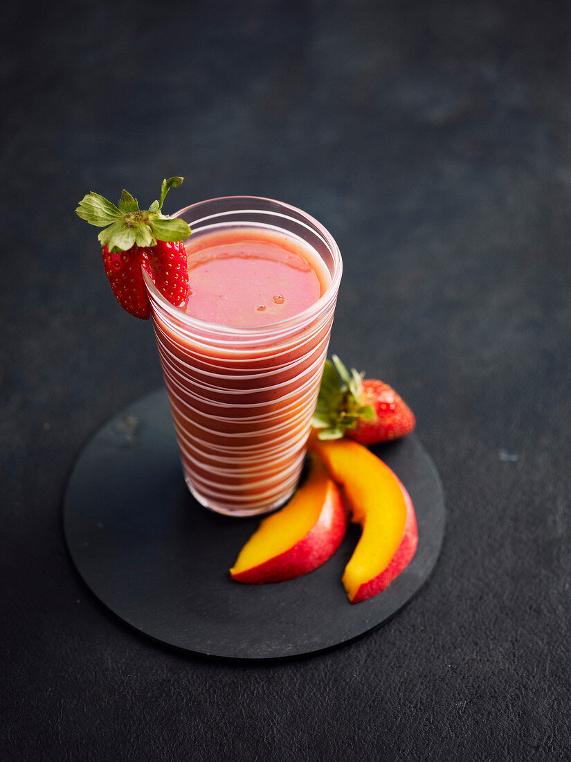 Strawberry-mango smoothie