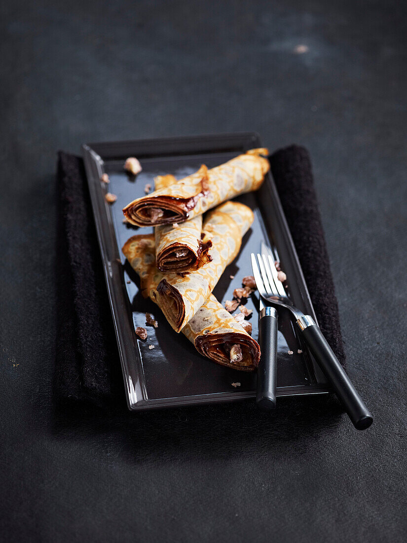 Pfannkuchen-Wrap mit Schokolade und gehackten kandierten Kastanien