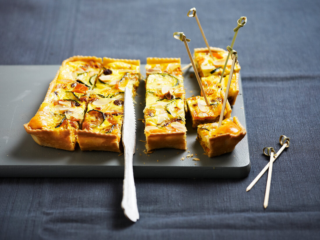 Curry-flavored vegetable and almond quiche to share at an aperitif