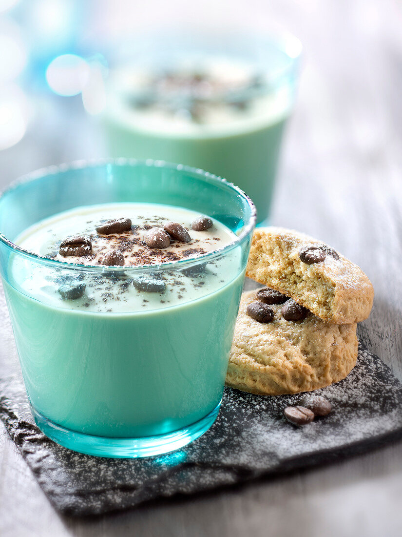 Frozen yoghurts with coffee beans and shortbreads