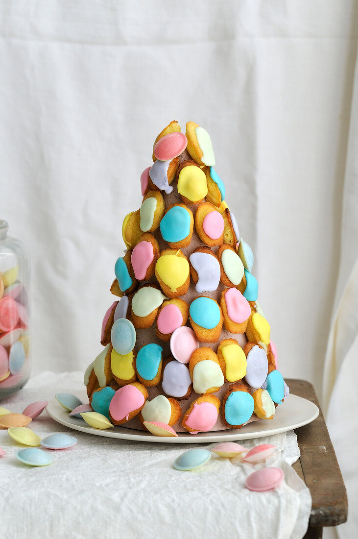 Madeleines and acidulated capsule candy wedding cake