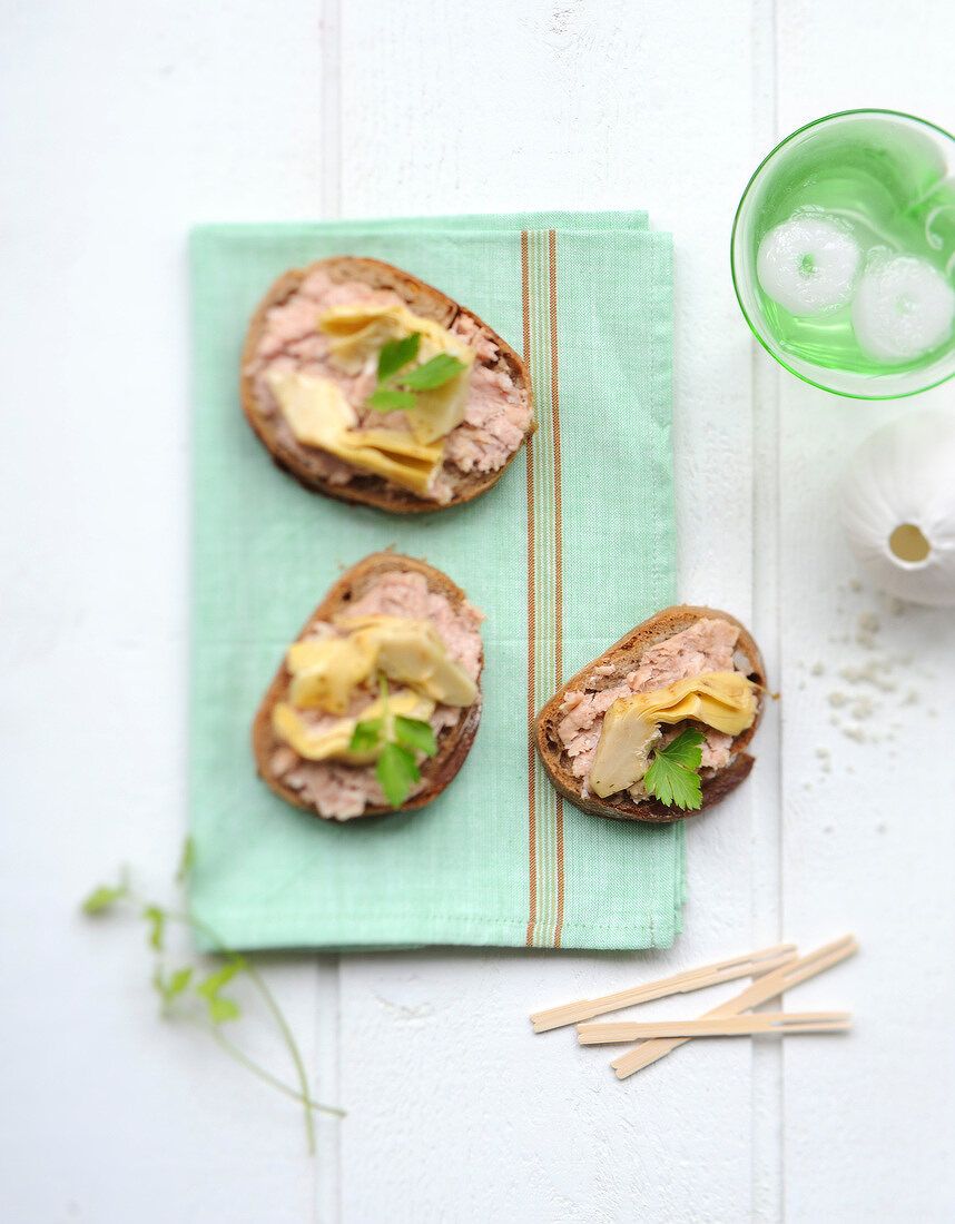 Paté and artichokes on sliced bread