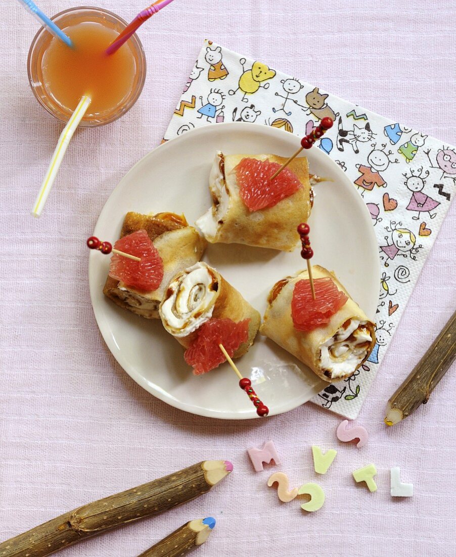 Fromage blanc and caramel pancake rolls with a touch of grapefruit
