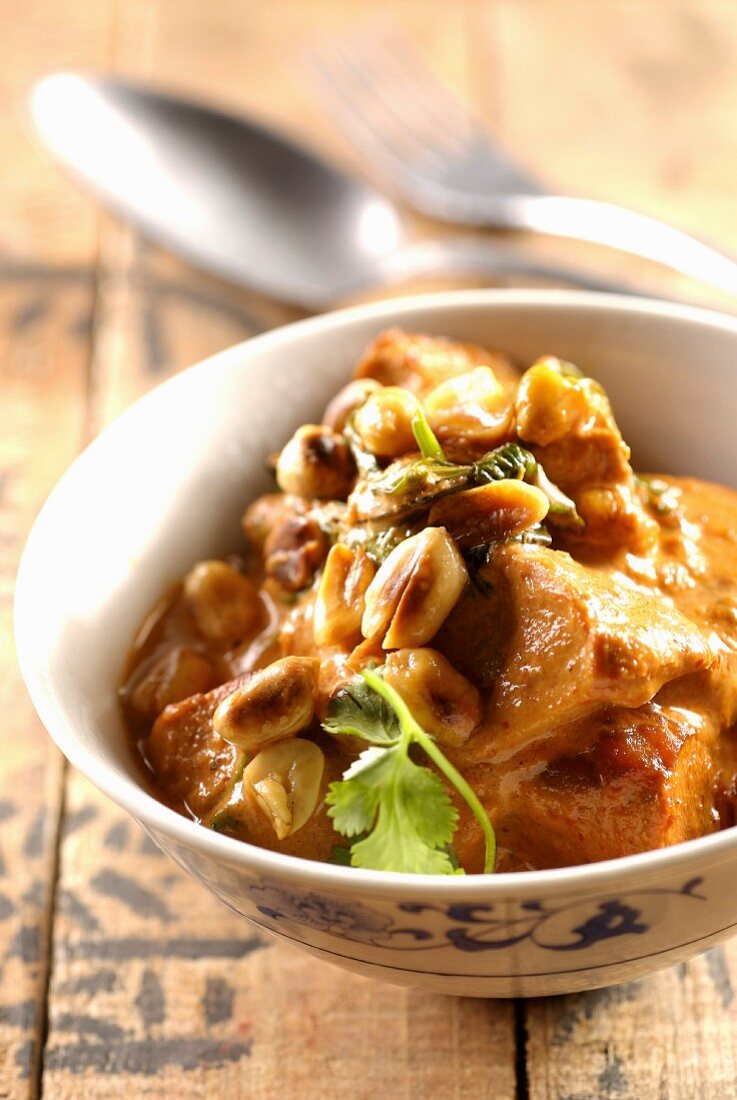 Pork curry with peanuts