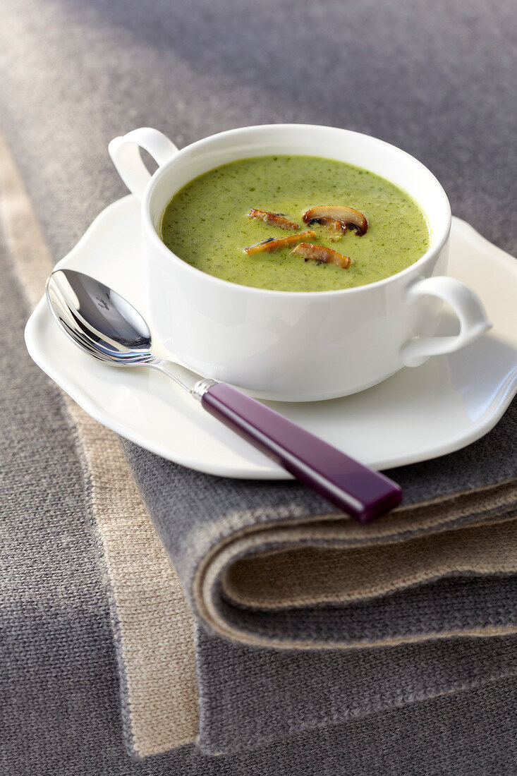 Cream of lettuce soup with mushrooms