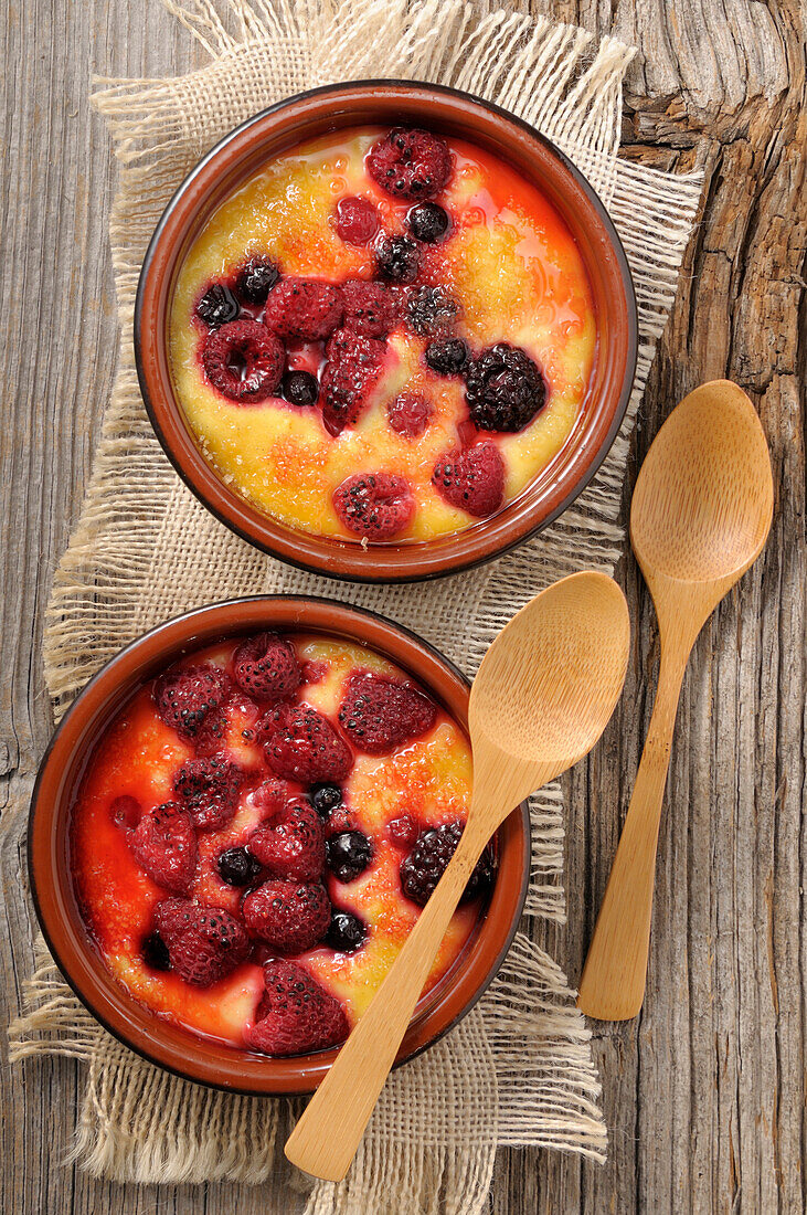 Mini-Gratins mit Sommerbeeren