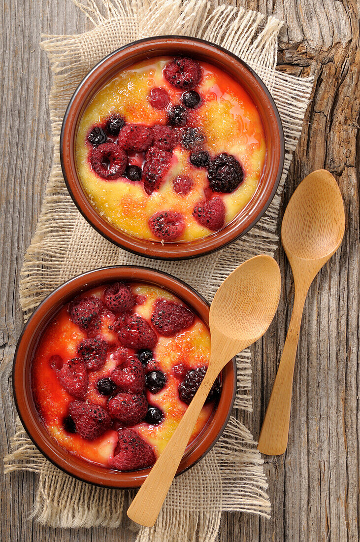 Mini gratin with summer berries
