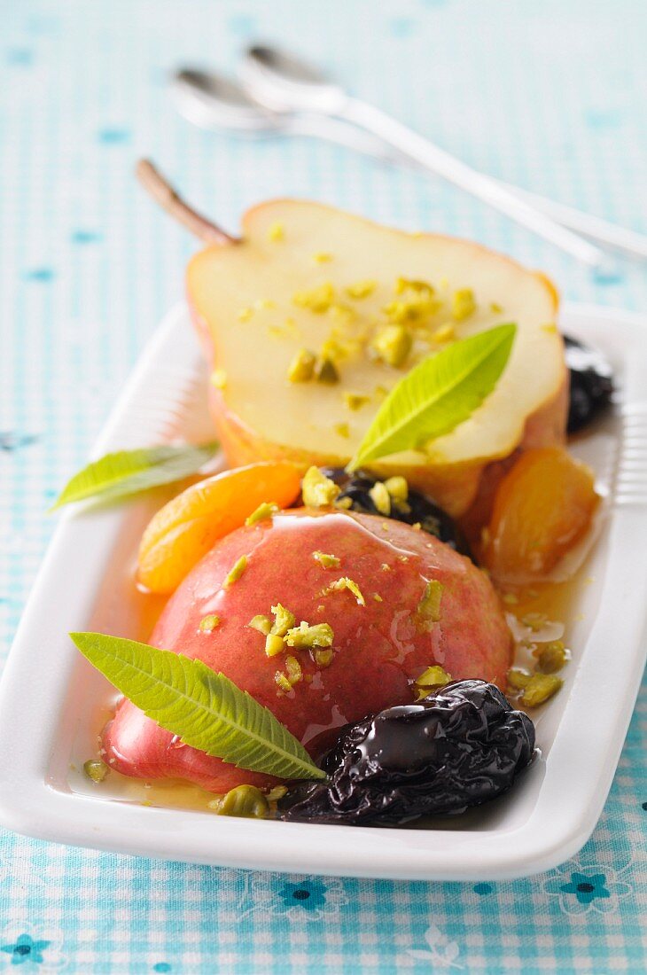 Pears with dried fruit and sweet wine