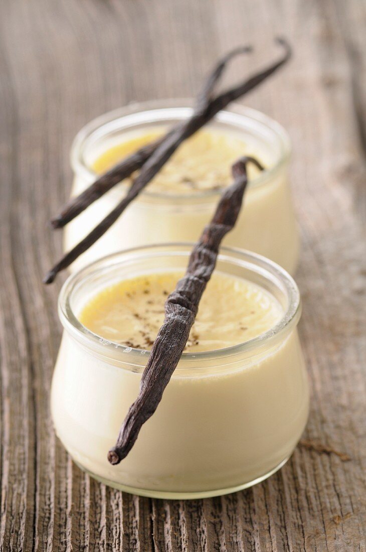 Pots of vanilla cream dessert