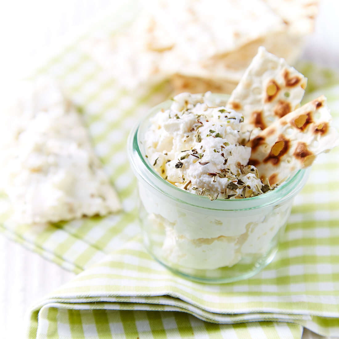 Herby cream cheese with crackers