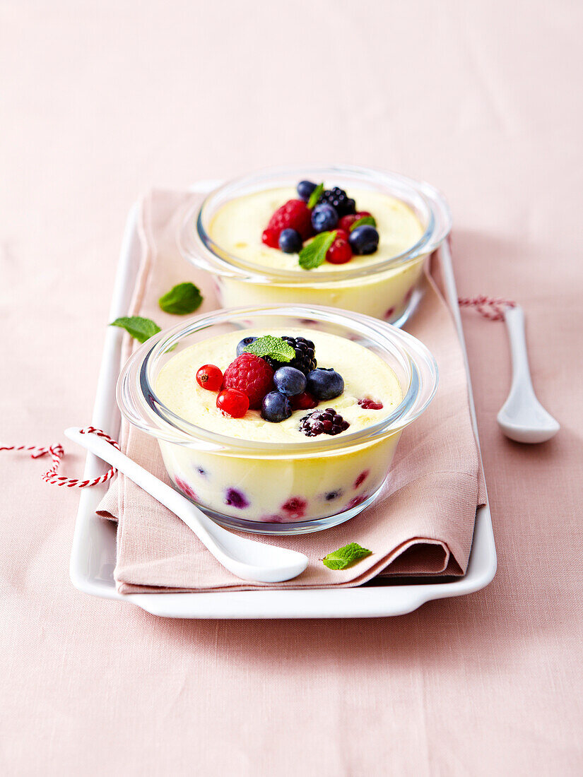 Mini quark cream with berries