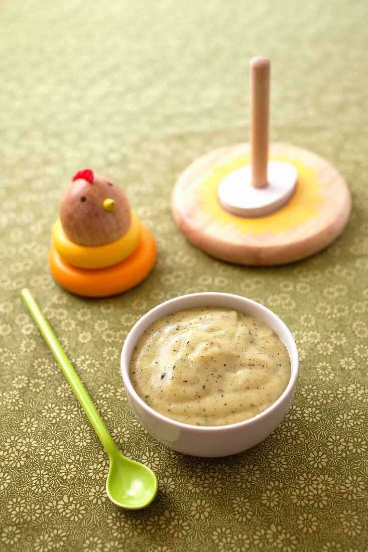 Baby's zucchini-potato puree